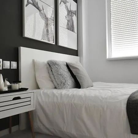 2 Bdr / Cozy Ap Near Old Town Апартаменты